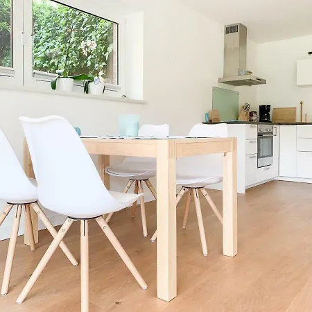 Ferienwohnung Urlaubszeit アパート シャルボイツ